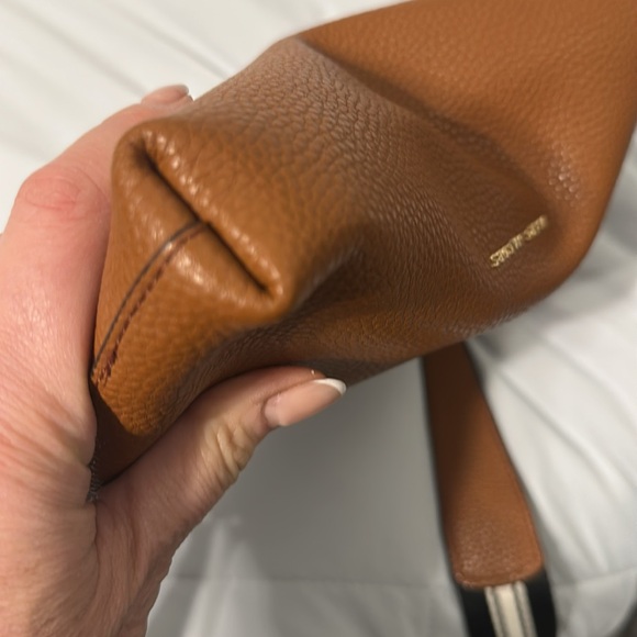 Marc Jacobs Tan Crossbody Bag PERFECT CONDITION - Picture 9 of 9